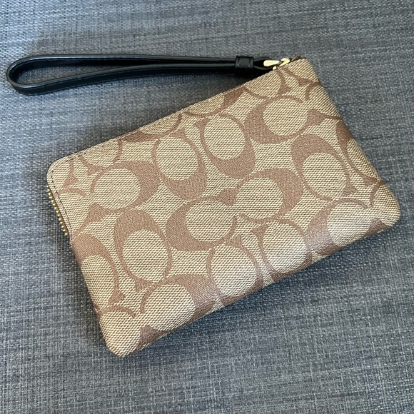 NWT COACH SIGNATURE WRISTLET CLUTCH ZIPPED CARDHOLDER COATED CANVAS & LEATHER - Picture 4 of 4
